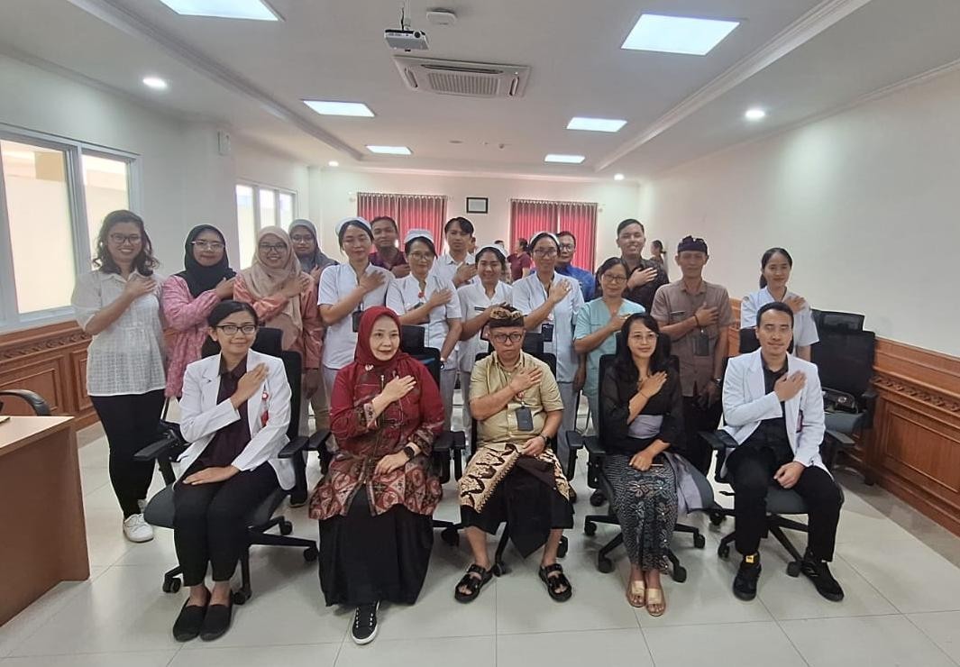 Sesi foto bersama Tim Peneliti RSUD Mangusada