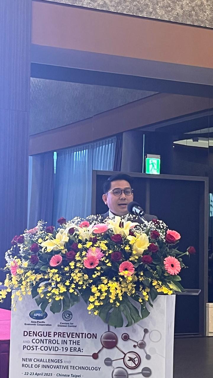 Prof. dr. Jarir At Thobari, DPharm, Ph.D., Hadir Sebagai Narasumber