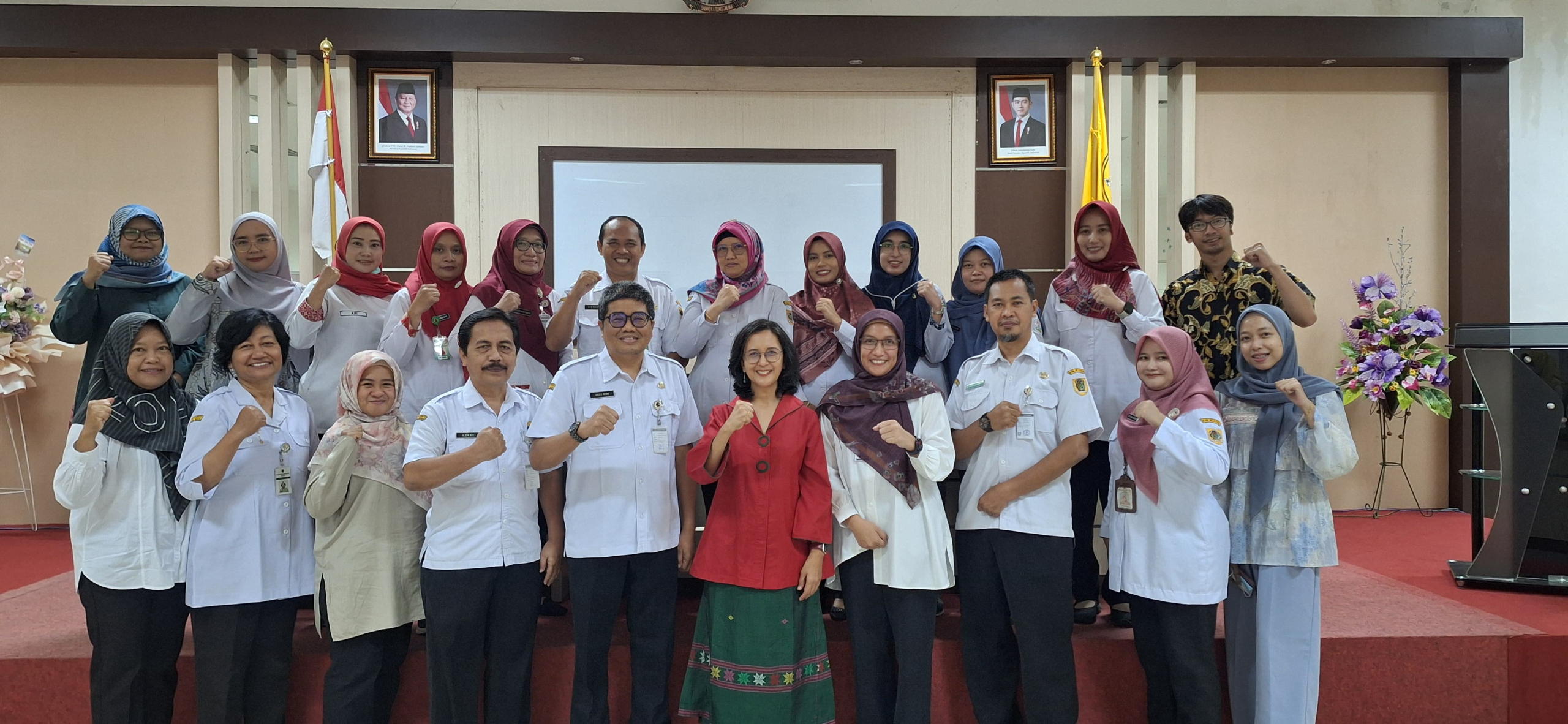 Sesi Foto Bersama Tim Peneliti
