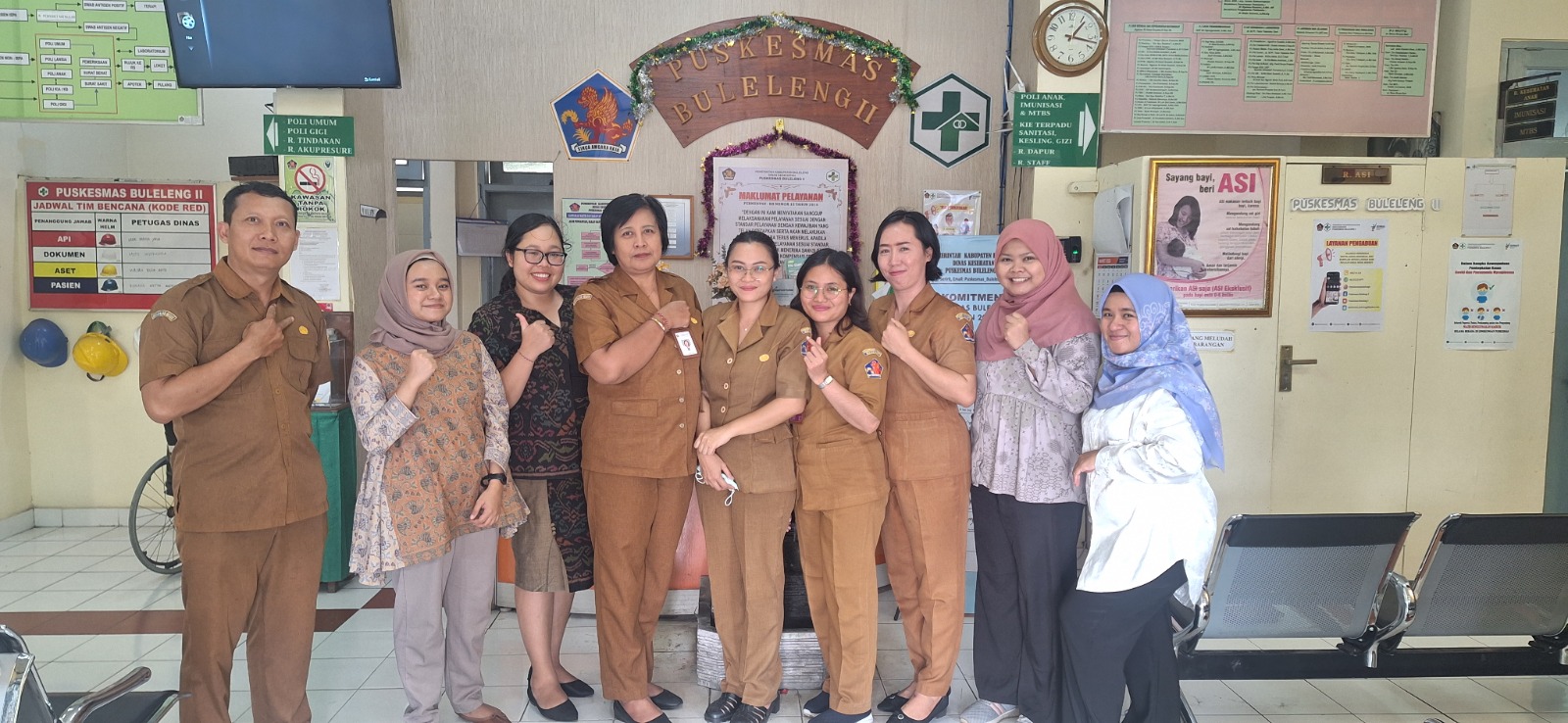 Sesi Foto Bersama Tim Peneliti Puskesmas Buleleng II