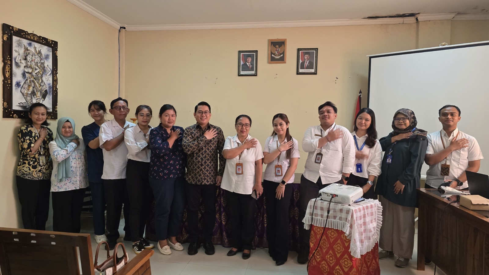 Sesi Foto Bersama Tim Peneliti RSUD Tangguwisia