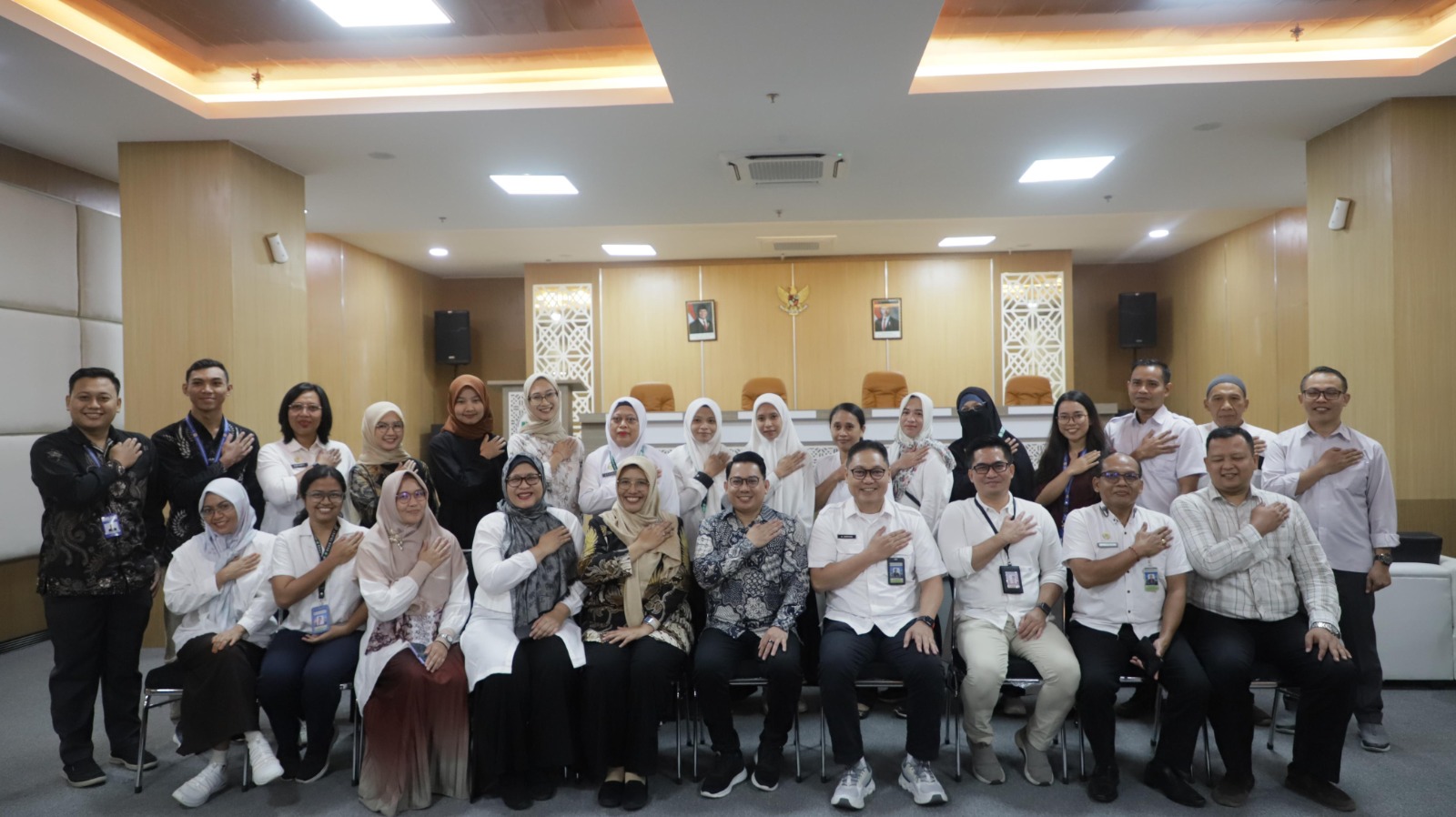 Sesi Foto Bertsama Tim Peneliti