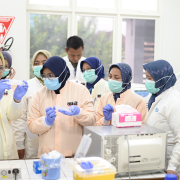 Kegiatan training di laboratorium