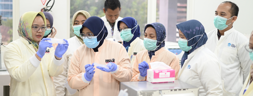 Kegiatan training di laboratorium