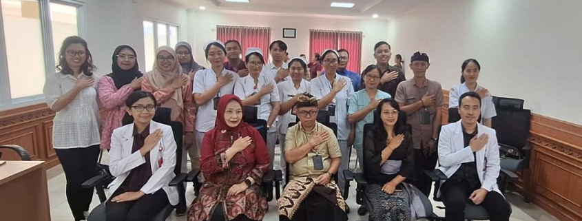 Sesi foto bersama Tim Peneliti RSUD Mangusada